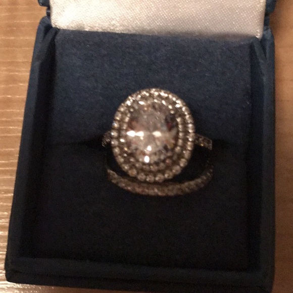 Bradford Exchange sterling silver ring set. - Picture 5 of 9